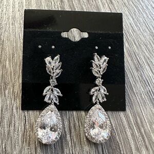 Silver Crystal Drop Earrings | Like New | Elegant Dangle